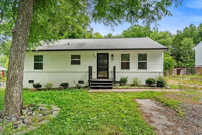 Primary Photo - 932 Summer Dr