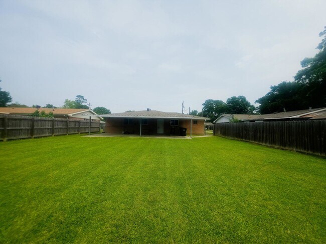 Building Photo - Charming 3-Bedroom Home for Rent – Spacious Backyard & Quiet Neighborhood!