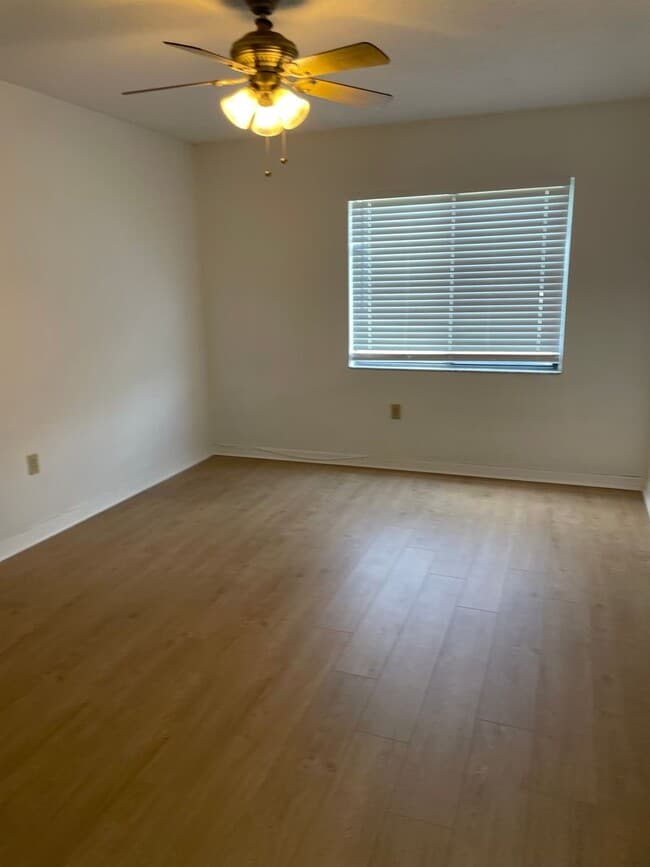 Building Photo - Recently Updated 2bd 2bth Condo Available ...