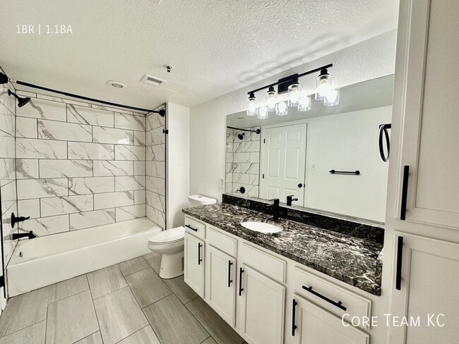 Building Photo - 202 W 5th St