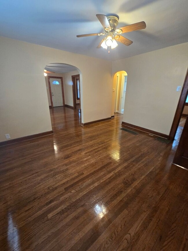 Building Photo - Four Bedroom Home Located on the Westside of Indy near Concord and west 10th Street !!!