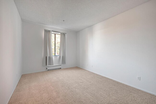 Building Photo - 1515 Floribunda Ave