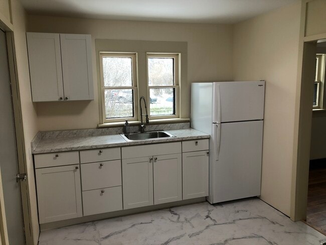 Kitchen - 1610 Ashman St