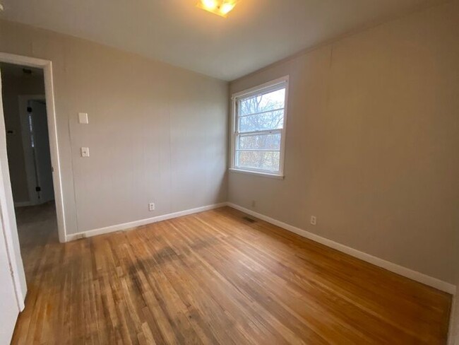 Building Photo - FOR RENT!!! 3 Bedroom House - Large Fenced...