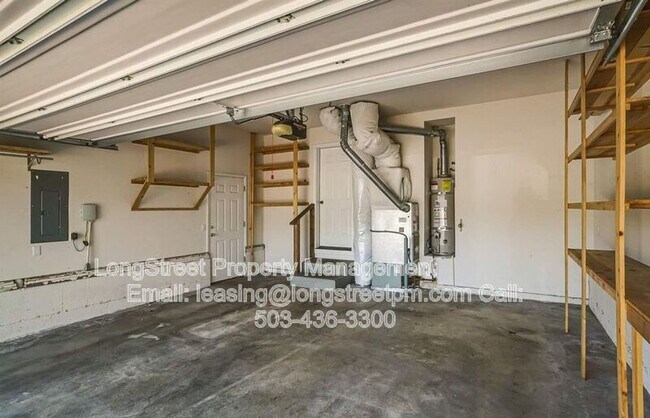 Building Photo - 332 NE Carmen Pl