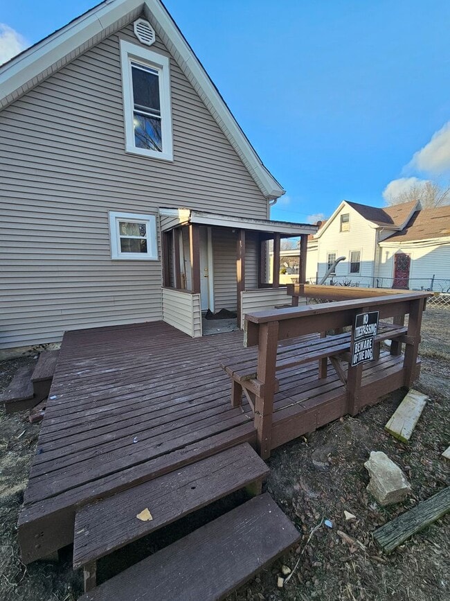 Building Photo - Completely Remodeled 4 bedroom