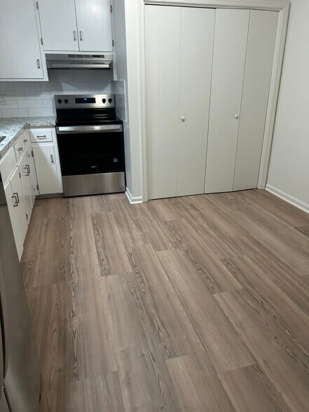 Building Photo - 5290 Waterlick Rd