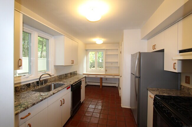 Building Photo - 6 Lyle Ct