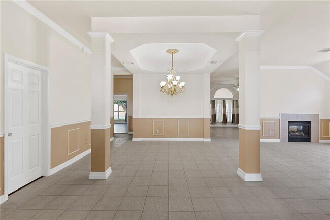 Building Photo - 10115 Willow Crossing Dr
