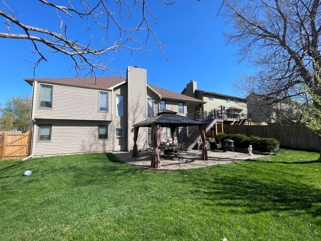 Building Photo - Home For Rent Bellevue.