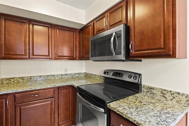 Building Photo - 2501 East Ave