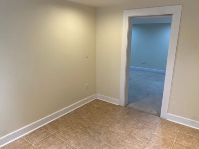 Building Photo - Arbor Lodge Bungalow!