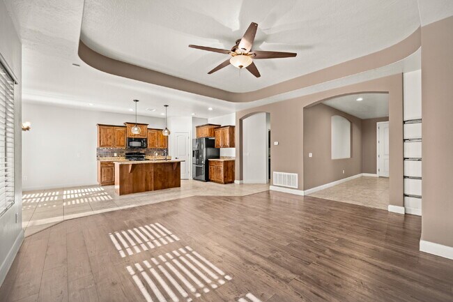 Building Photo - "Spacious 5-Bed Oasis with 3 Baths in Washington, UT – 3,171 Sq Ft of Comfort!"