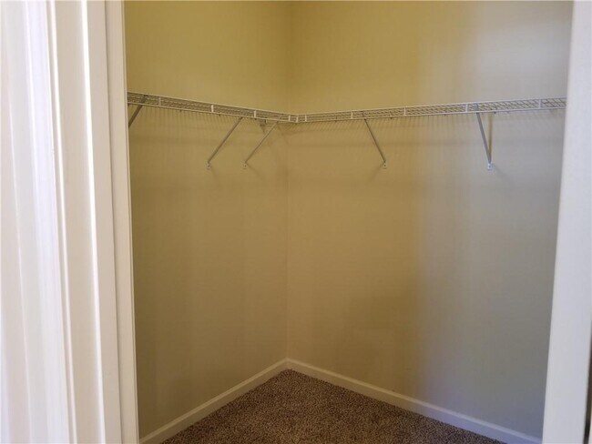 Building Photo - 609 Oakside Pl