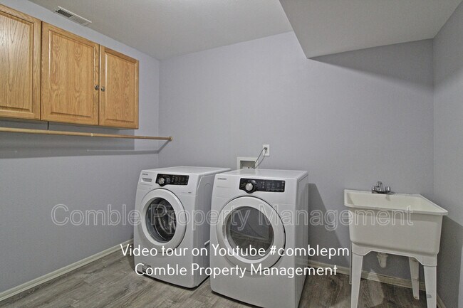 Building Photo - 4112 NE 27th Pl