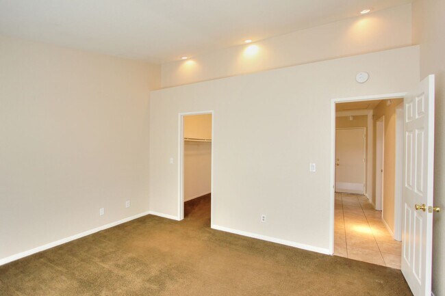 Building Photo - Spacious 3 Bedroom, 2 Bath Home in Beautiful Lake Elsinore!