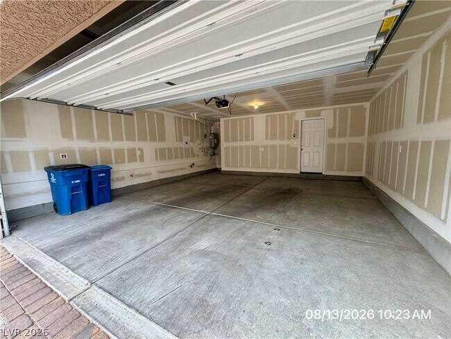 Building Photo - 630 Bellus Pl