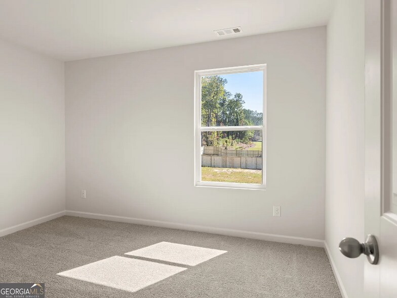 Building Photo - 140 Landsdowne Way SE