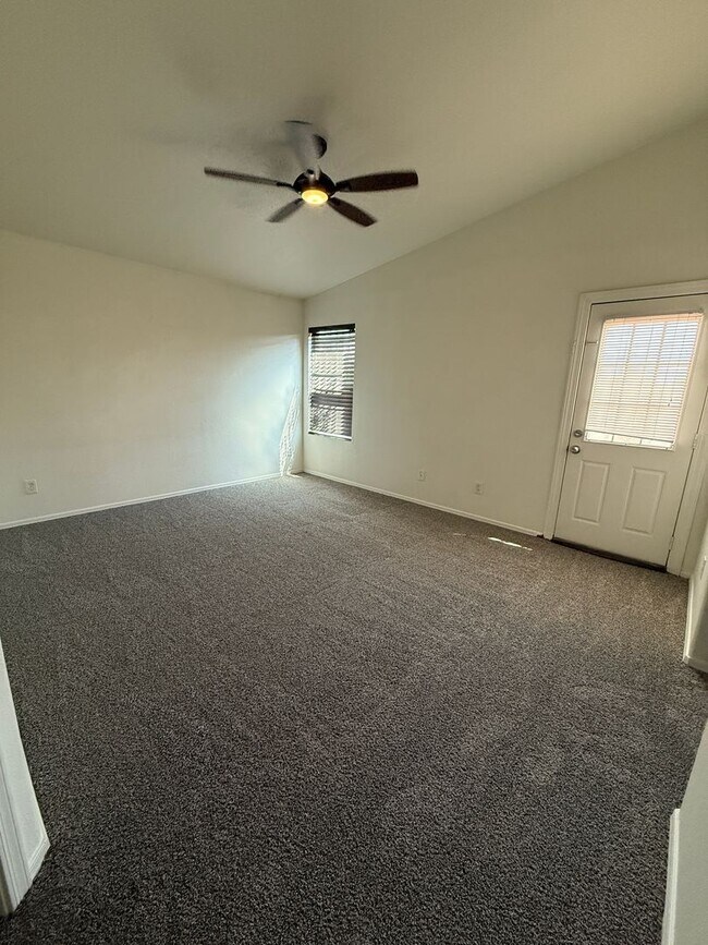 Building Photo - NEW CARPET! 3 Bed / 2 Bath Single Family Home – Spacious, Upgraded & Great Location!