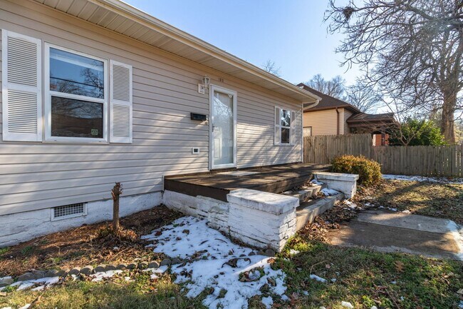 Building Photo - Cozy Home located in Greensboro