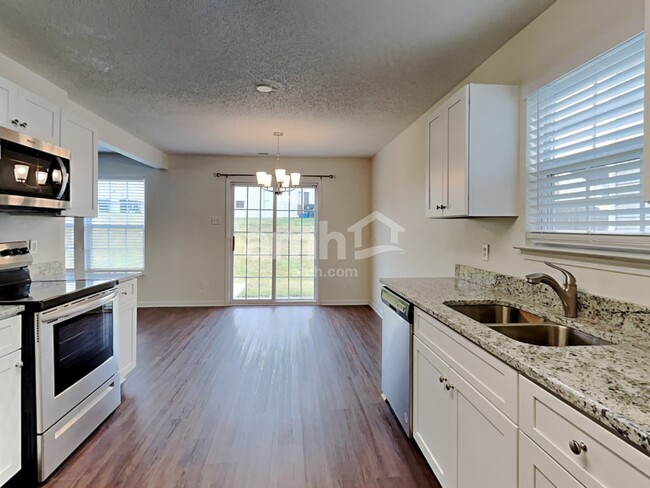 Building Photo - 842 Littleton Dr