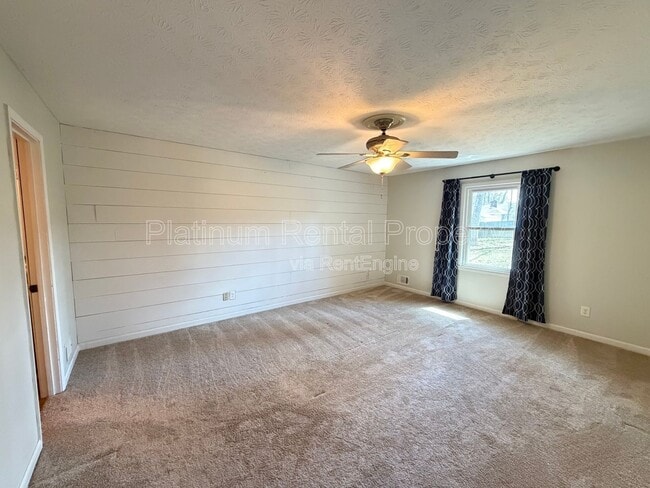 Building Photo - 2396 Hidden Ln