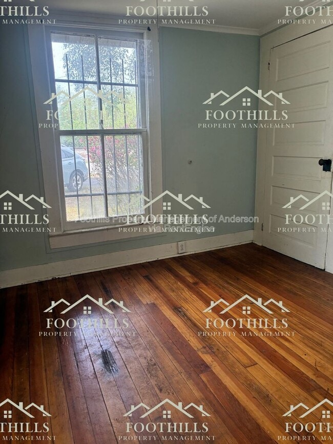 Building Photo - 319 B St