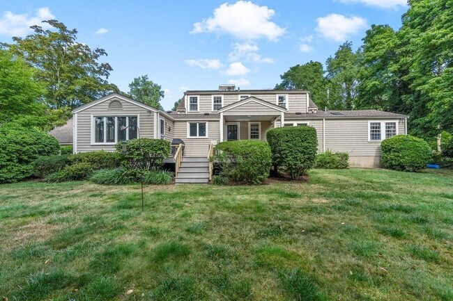 Building Photo - 11 Cedar Ln