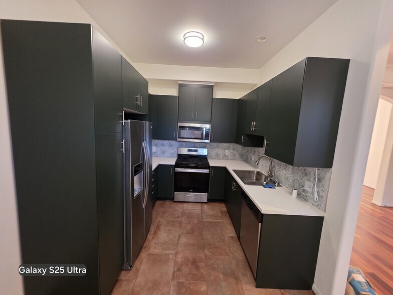 Building Photo - 5242 Vesper Ave