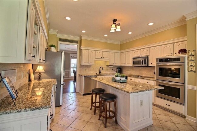 Building Photo - 2345 Linkenholt Dr