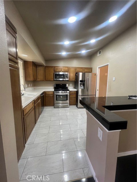 Building Photo - 39335 Rockcliff Ct