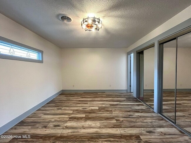 Building Photo - 125 Mallard Cove