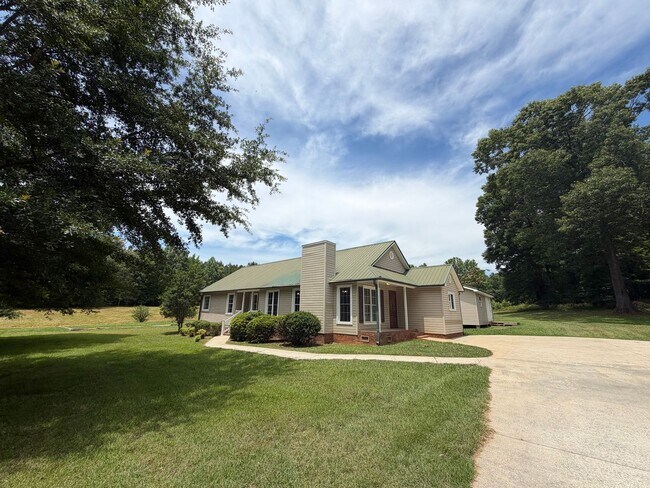 Building Photo - 5126 Hickory Grove Rd