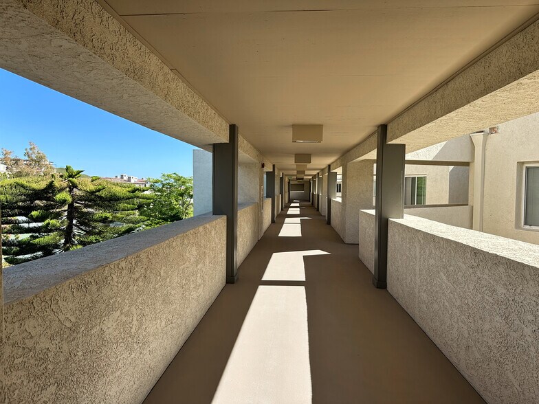 Building Photo - 3200 La Rotonda Dr