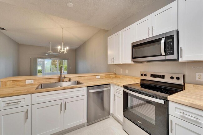 Building Photo - 1032 Radison Ave
