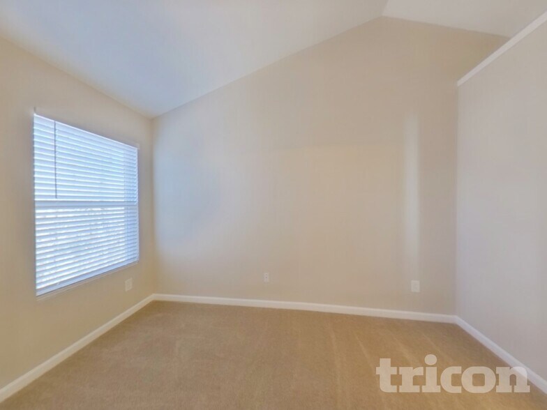 Building Photo - 9425 Macquarie Ln