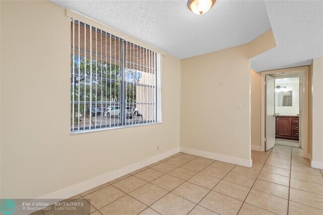 Building Photo - 3550 Blue Lake Dr
