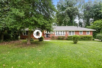 Building Photo - 3 Bedroom Pet-Friendly Home in Charlotte, NC with Main Street Renewal