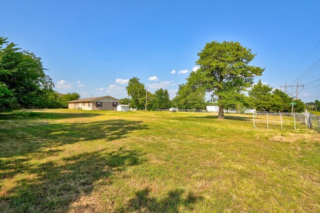 Building Photo - 3 bed 2 bath home in Choctaw,ok