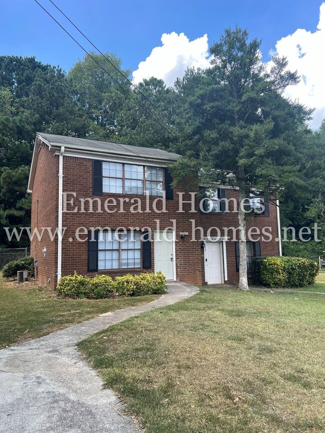Building Photo - 838-840 Stillwater Lane