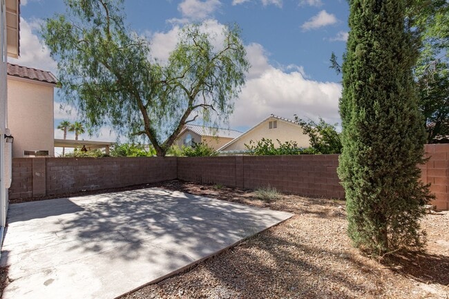 Building Photo - Recently renovated 4 br home in the Southwest