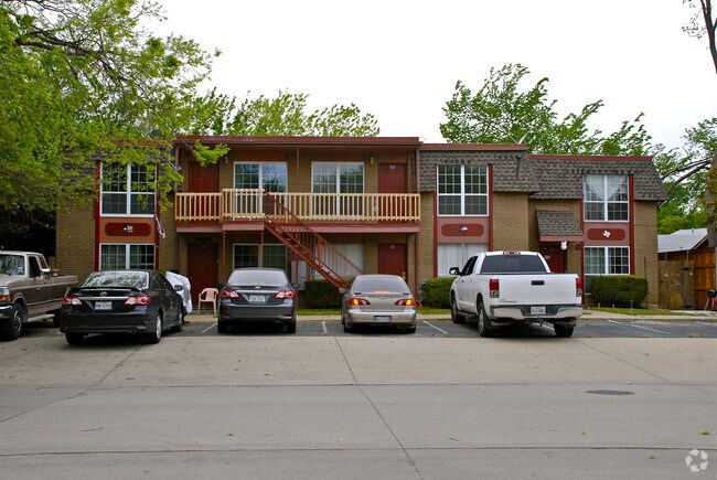 Building Photo - 411 S Dooley St