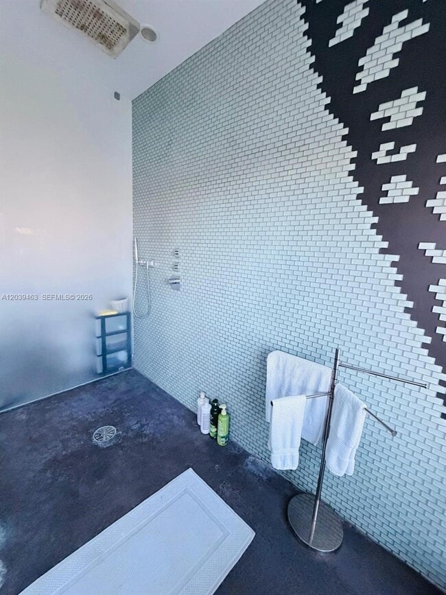 Building Photo - 21025 NE 38th Ave
