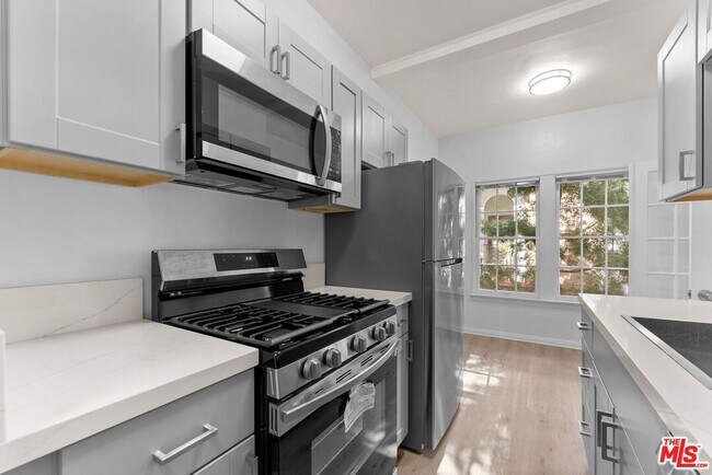 Building Photo - 140 S Camden Dr