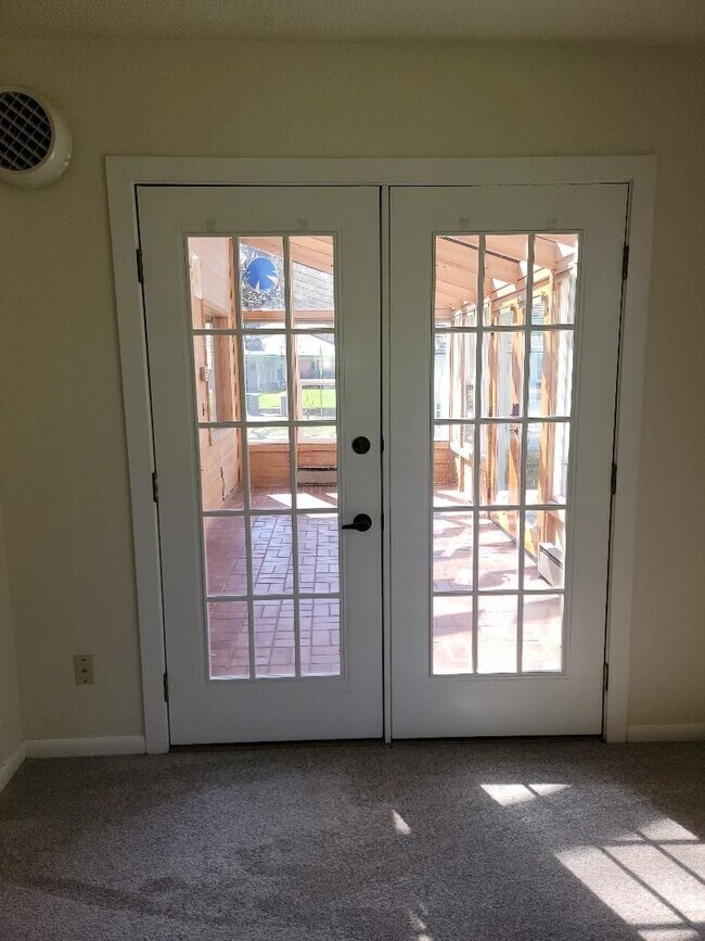 Building Photo - Beautiful Craftsman-style 3 bedroom, 2 bath home (1632 sq ft)  near Lake Steilacoom PLUS studio c...