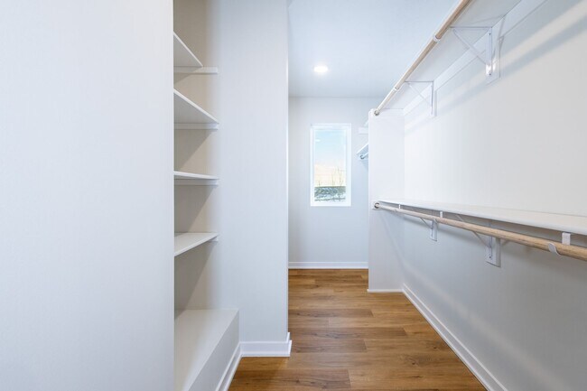 Building Photo - Stunning New Built 5 Bed Duplex!