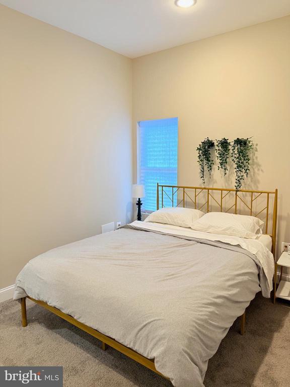 Building Photo - 3429 Chestnut Ave