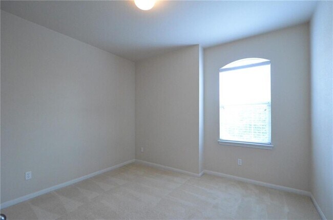 Building Photo - 204 Valona Loop