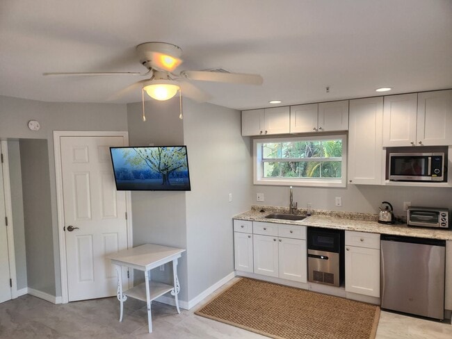Building Photo - Live on a private island!- Bradenton, FL