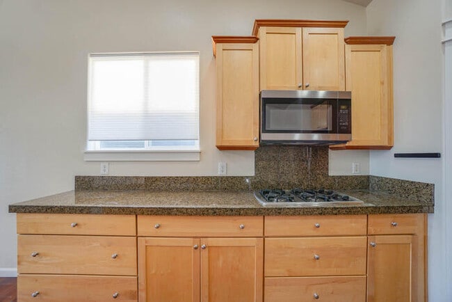 Building Photo - BEAUTIFUL VIEWS of MT. HOOD